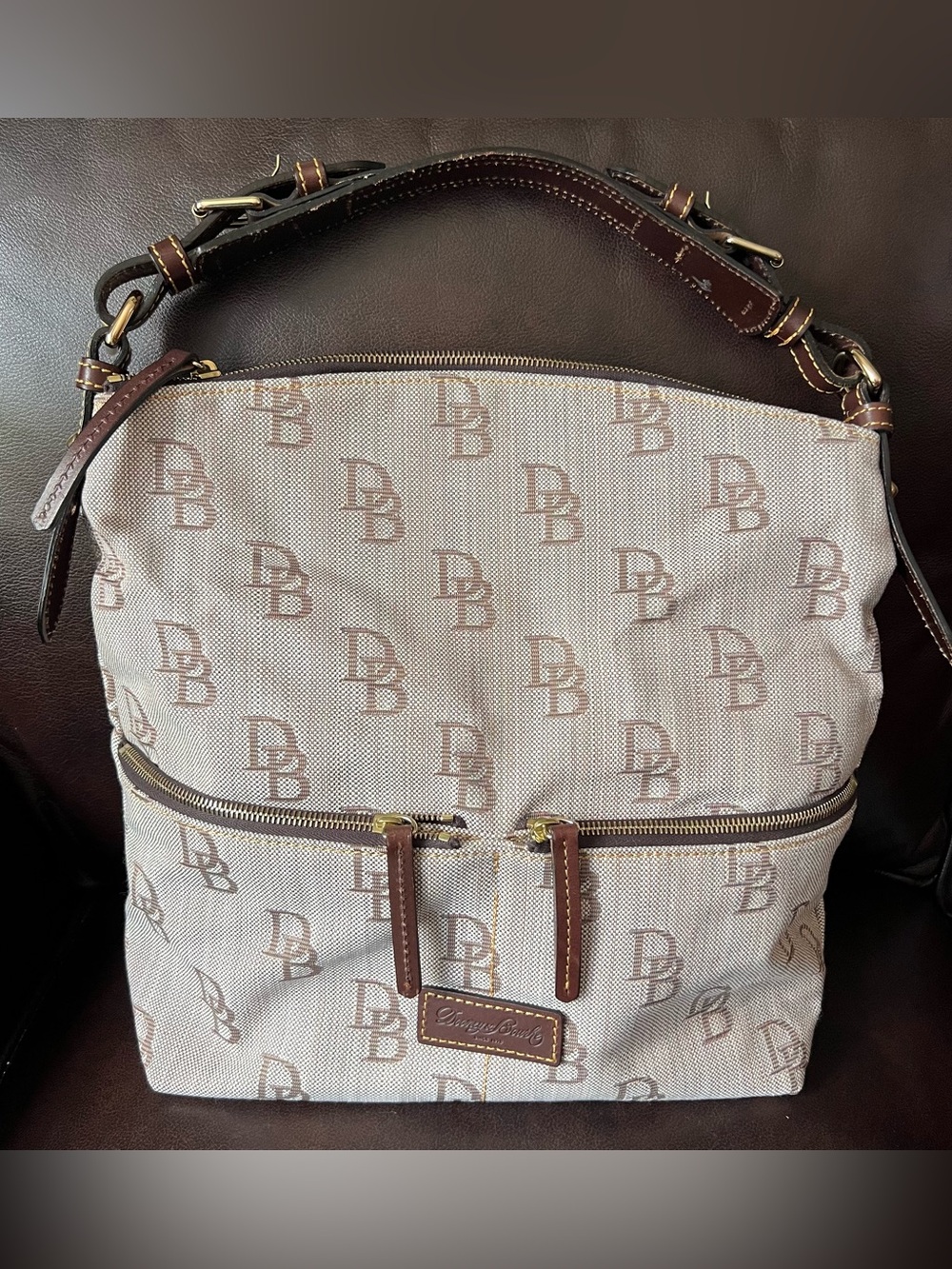 EUC Dooney & Bourke Beige Logo Canvas Large Shoulder Bag w/Adjustable Handle